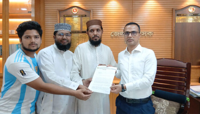 স্বরাষ্ট্র উপদেষ্টাকে চাঁদপুরে ছাত্রসেনার স্মারকলিপি