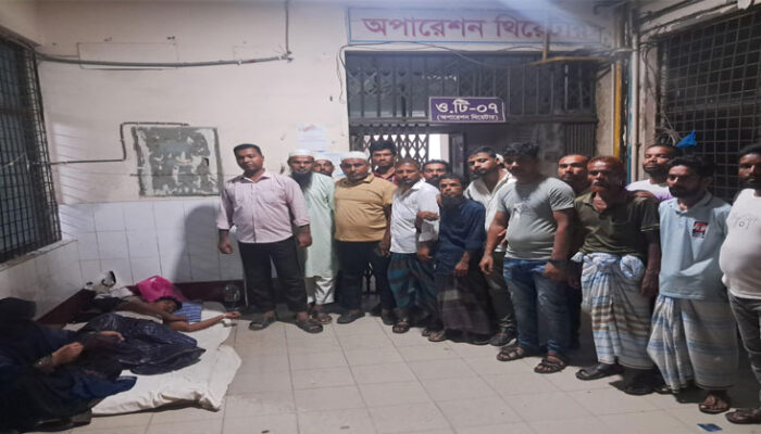 চাঁদপুরে বখাটেদের হাত থেকে যুবক-যুবতীকে উদ্ধার করলো বিএনপি কর্মীরা