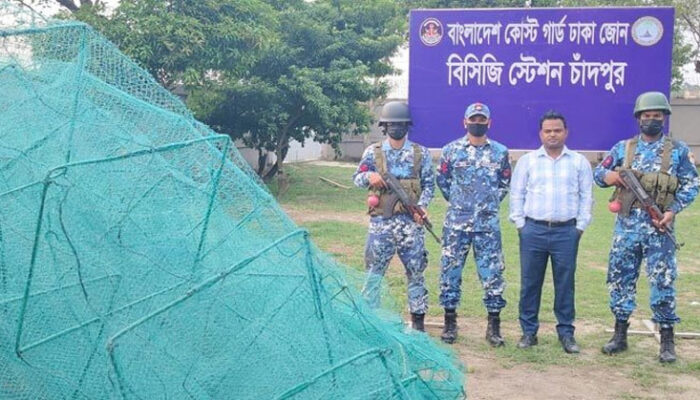 চাঁদপুরে ৪০০ চায়না দুয়ারি জাল জব্দ