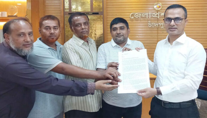 হাজীগঞ্জে বালুমহাল অপসারণে জেলাপ্রশাসকের কাছে আবেদন