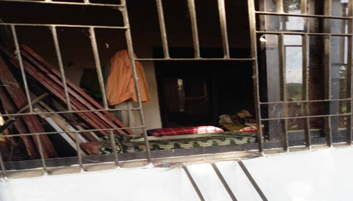 শাহরাস্তিতে হসপিটাল থেকে বাড়ি ফিরে দেখেন ঘরে গ্রিল কেটে চুরি