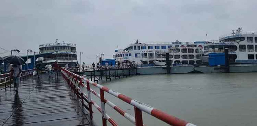 চাঁদপুর থেকে সব রুটে লঞ্চ চলাচল শুরু