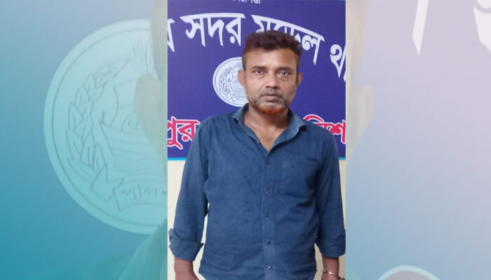 ফরিদগঞ্জের মাদকসম্রাট স্বেচ্ছাসেবক লীগ নেতা মোবারক গ্রেপ্তার