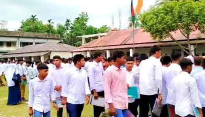 ফরিদগঞ্জে এইচএসসি পরীক্ষার প্রথম দিনেই ৬৩ পরীক্ষার্থী অনুপস্থিত