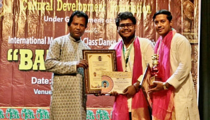 ‘বঙ্গরত্ন সম্মান’ পেলেন চাঁদপুরের অভিনেতা শান্ত চন্দ্র সূত্রধর