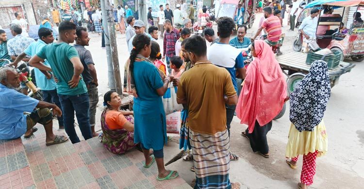 দিনভর ভিক্ষায় পাওয়া মাংস বিক্রি হচ্ছে হাটে, ক্রেতা মধ্যবিত্ত পরিবার
