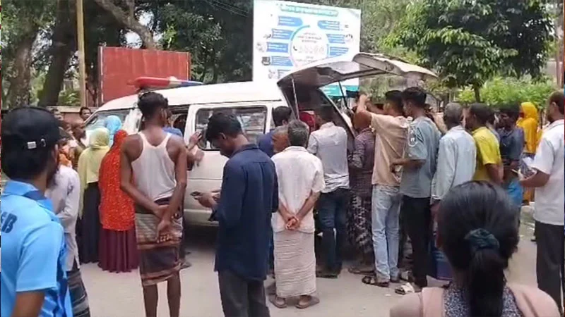 বাস-ইজিবাইকের মুখোমুখি সংঘর্ষ, নিহত ৩