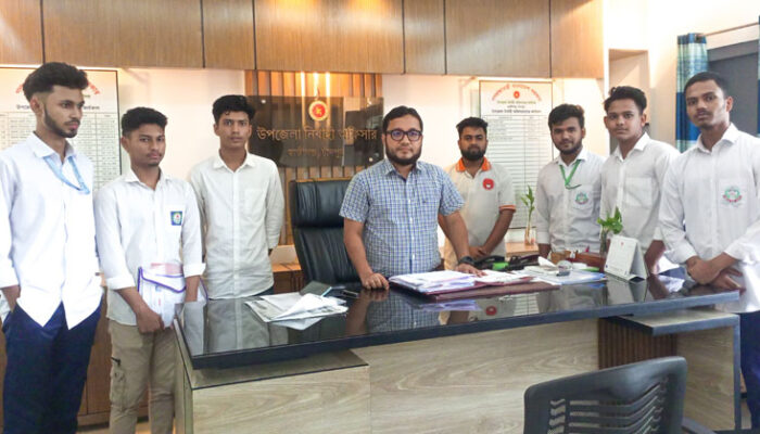হাজীগঞ্জে যানজটে এইচএসসি পরীক্ষার্থীদের ভোগান্তি