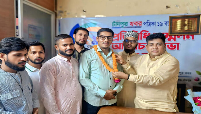 চাঁদপুর খবর পত্রিকার আয়োজনে দু’জনকে সংবর্ধনা