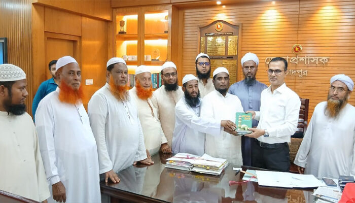 চাঁদপুর ডিসির সাথে ইসলামী আন্দোলন নেতৃবৃন্দের সাক্ষাৎ