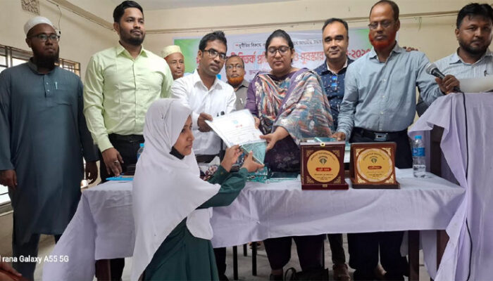 শাহরাস্তিতে দুর্নীতি বিরোধী বিতর্ক প্রতিযোগিতার পুরস্কার বিতরণ