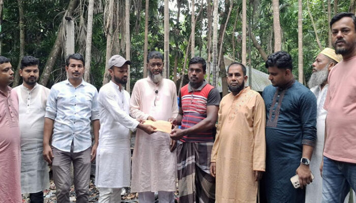 ফরিদগঞ্জে অগ্নীকাণ্ডে ক্ষতিগ্রস্থের পাশে সাংস্কৃতিক দল সভাপতি হুমায়ুন কবির বেপারী