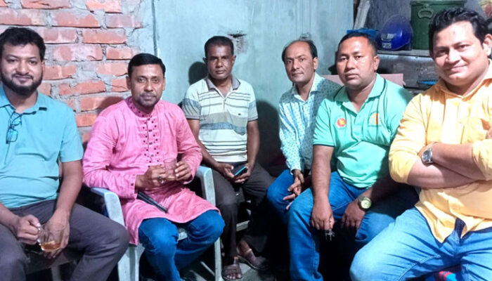 ছাতিমগাছ তলার আড্ডা: চাঁদপুরের কবি-সাংবাদিকদের প্রাণকেন্দ্র
