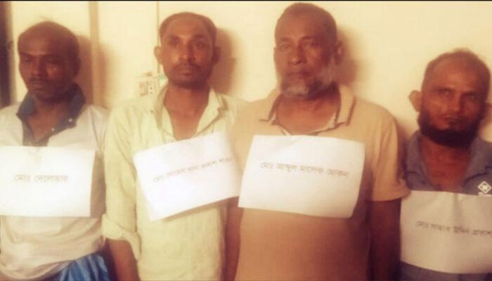 শাহরাস্তিতে ডাকাত দলের ৪ সদস্য গ্রেফতার, ডাকাতির মালামাল উদ্ধার