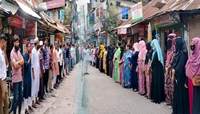 প্রাথমিক বৃত্তি পরীক্ষায় কিন্ডারগার্টেন অন্তর্ভুক্তির দাবিতে হাইমচরে মানববন্ধন