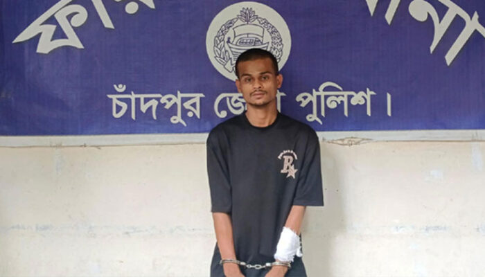 ফরিদগঞ্জে ফেসবুক লাইভে হুমকি, যুবক গ্রেপ্তার