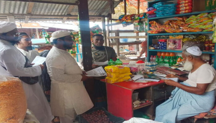 মতলবে হাতপাখার এমপি প্রার্থী সাকী’র পক্ষে লিফলেট বিতরণ