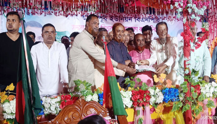 তিন দশক ধরে এমএ হান্নান উপজেলাবাসীর উন্নয়নে কাজ করে যাচ্ছেন : ডা. আজাদ