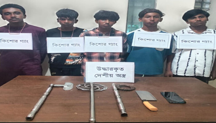 চাঁদপুরে তালিকাভুক্ত কিশোর গ্যাং সদস্য আটক