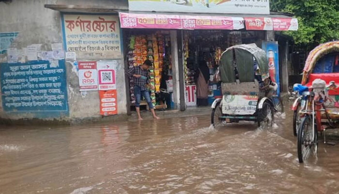 চাঁদপুরে টানা দুইদিনের বৃষ্টিতে জলাবদ্ধতায় দুর্ভোগ