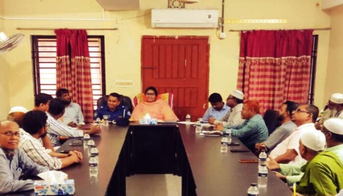 শাহরাস্তি পৌরসভার মাসিক সভায় উন্নয়ন প্রকল্প নিয়ে আলোচনা