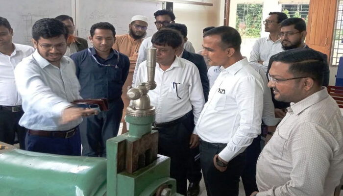 কচুয়ায় সরকারি টেকনিক্যাল স্কুল ও কলেজ পরিদর্শনে জেলা প্রশাসক