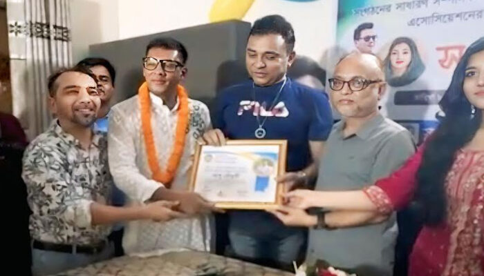 চাঁদপুর ফটো জার্নালিস্ট এসোসিয়েশনের সাংগঠনিক সম্পাদক অপু চৌধুরীকে সংবর্ধনা