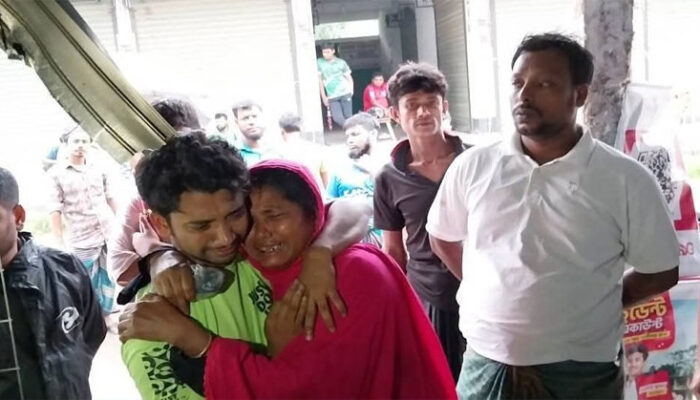 শাহরাস্তিতে আগুনে পুড়ে ৩ দোকান ভস্মীভূত, ১৫ লক্ষাধিক টাকার ক্ষয়ক্ষতি