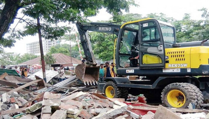 চাঁদপুর শহরের ছায়াবাণী মোড়ে দোকান উচ্ছেদ