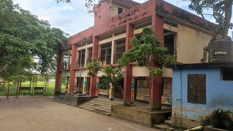 <span>ব্রাহ্মণপাড়ায় / </span>প্রধান শিক্ষক নেই ৫৬ স্কুলে, ব্যাহত পাঠদান