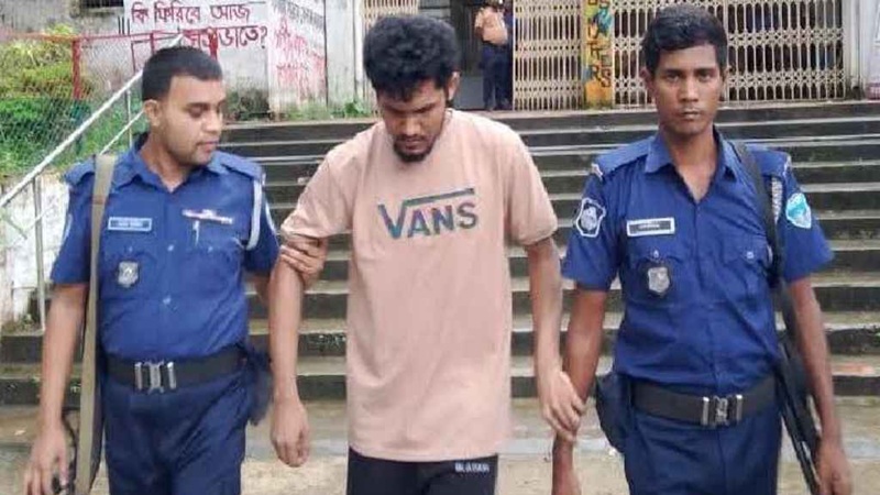 ছাত্রলীগ কর্মীর ফোনে মিলল ১০ তরুণীর সঙ্গে আপত্তিকর ভিডিও ও ছবির প্রমাণ
