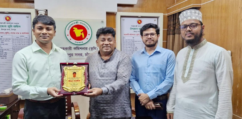 বিদায়ী এসিল্যান্ড আল এমরান খাঁনকে চাঁদপুর খবর পত্রিকার সংবর্ধনা
