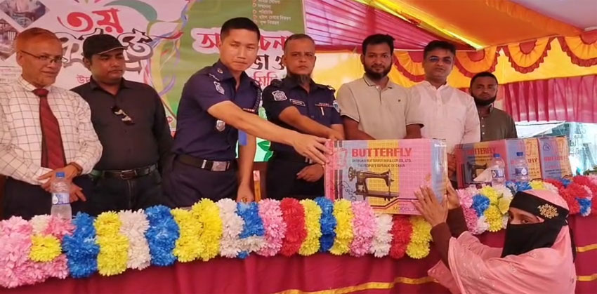 ফরিদগঞ্জে বাতিঘর মানবকল্যাণ সংস্থার প্রতিষ্ঠাবার্ষিকীতে সেলাই মেশিন ও ৬০০ গাছের চারা বিতরণ