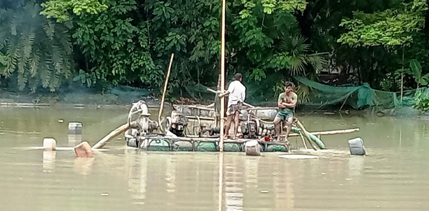 কচুয়ায় কৃষি জমিতে ড্রেজার মেশিন দিয়ে বালু উত্তোলন প্রশাসনের ভূমিকা নিষ্ক্রিয়