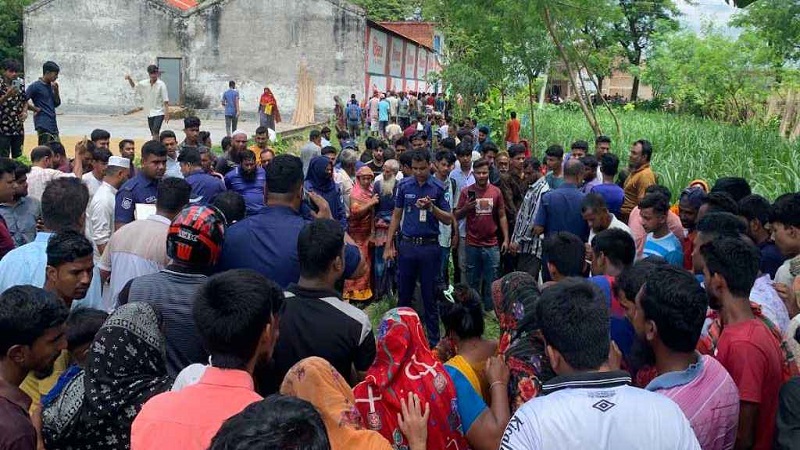 জমি নিয়ে বিরোধে ছেলেকে কুপিয়ে হত্যা