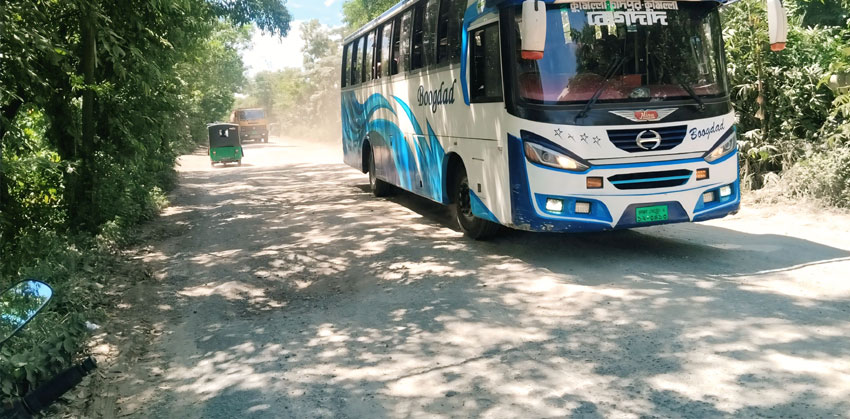হাজীগঞ্জ থেকে খাজুরিয়া ১৭ কিলোমিটার সড়ক এখন যাত্রীদের দুঃস্বপ্ন