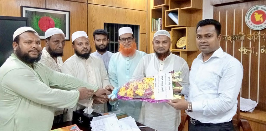 কচুয়ায় নবাগত এসিল্যান্ডকে জামায়াতের ফুলেল শুভেচ্ছা