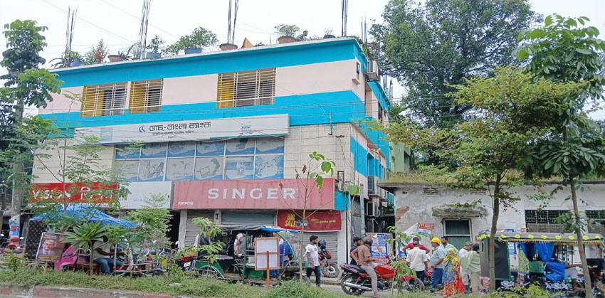 ৩ তলার ছাদ থেকে পড়ে এক ব্যক্তির মৃত্যু