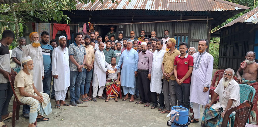 ফরিদগঞ্জে অসুস্থ বিএনপি নেতার পাশে সাবেক এমপি লায়ন হারুনুর রশীদ