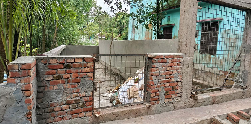 ফরিদগঞ্জে আদালতের নিষেধাজ্ঞা অমান্য করে স্থাপনা নির্মাণ