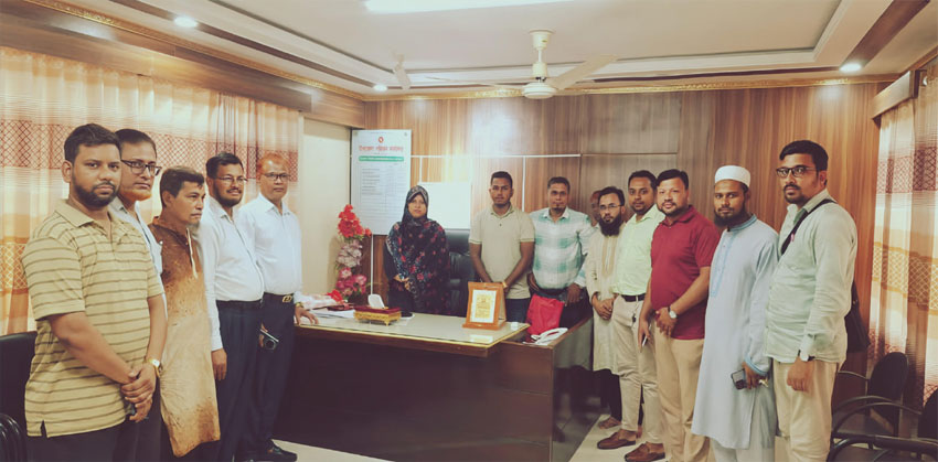 শাহরাস্তিতে ইউএনও নাজিয়া হোসেনকে ইছাপুরা স্কুলের প্রাক্তন শিক্ষার্থীদের সংবর্ধনা