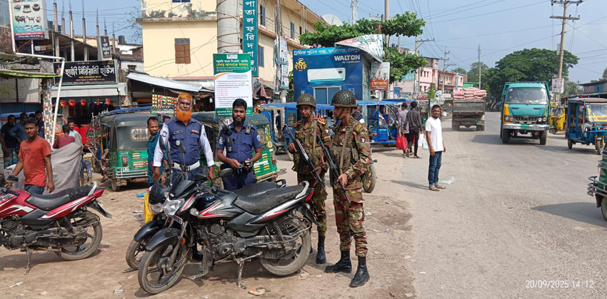 ফরিদগঞ্জে যৌথ বাহিনীর অভিযানে ৬ মোটরসাইকেল আরোহীকে জরিমানা