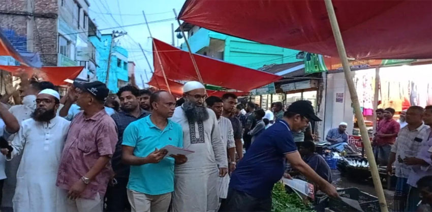 ফরিদগঞ্জে বিএনপির ৩১ দফা লিফলেট বিতরণে মোতাহার হোসেন পাটওয়ারী