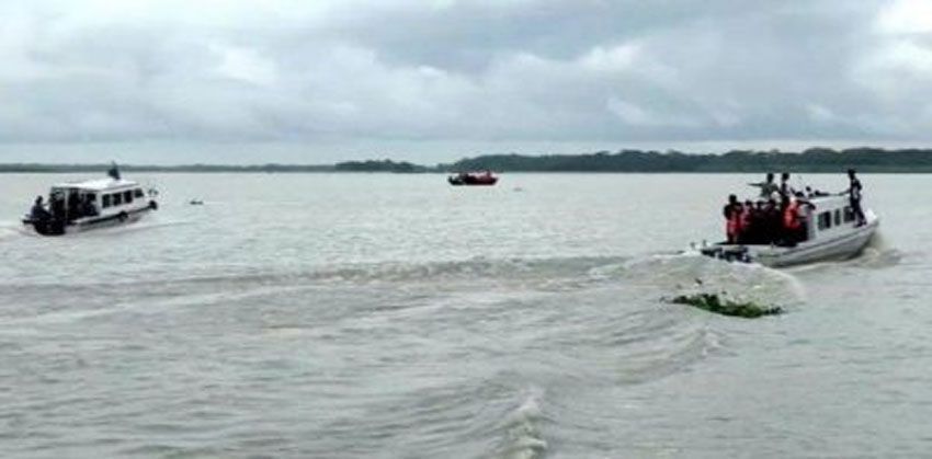 স্পিডবোট দিয়ে হাইমচরে ইলিশ শিকার, আটক ২