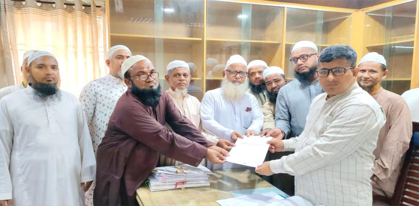 ৫ দফা দাবিতে বাংলাদেশ খেলাফত মজলিস চাঁদপুর জেলা শাখার স্মারকলিপি প্রদান