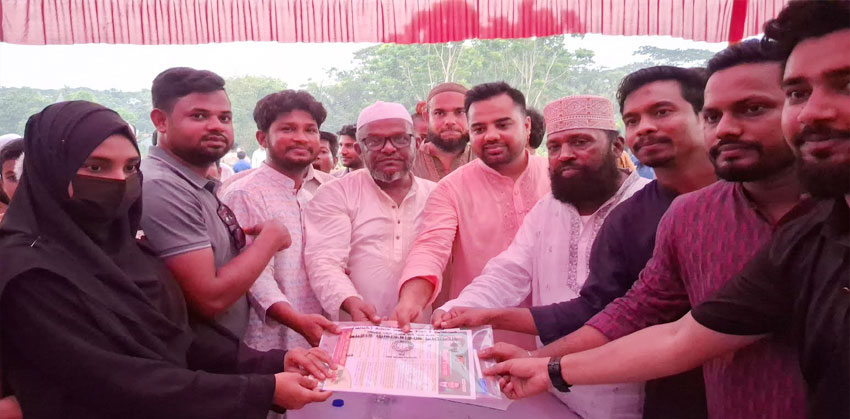 হাজীগঞ্জে তিন শতাধিত শিক্ষার্থীর মাঝে ছাত্রদলের শিক্ষা উপকরণ বিতরণ