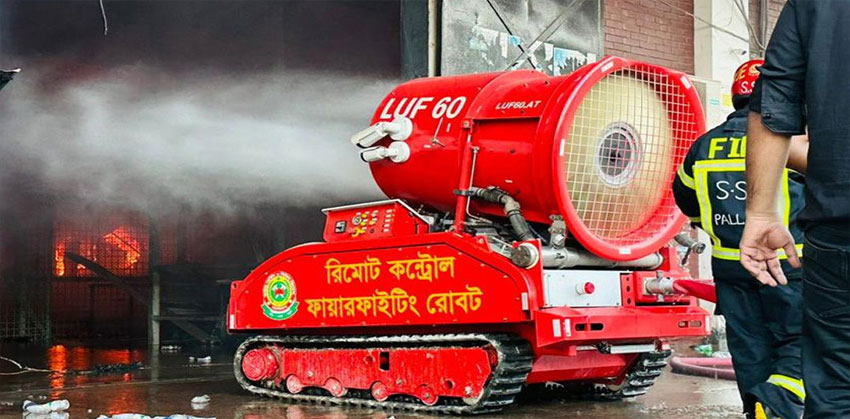 ৩ ঘণ্টায়ও নিয়ন্ত্রণে আসেনি শাহজালাল বিমানবন্দরের আ গুন, নিয়ন্ত্রণে রোবট ব্যবহার