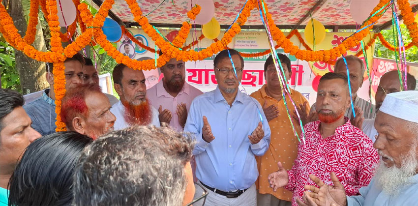 শাহরাস্তি উপজেলা বিএনপি’র নিজস্ব অর্থায়নে যাত্রী ছাউনী নির্মাণ