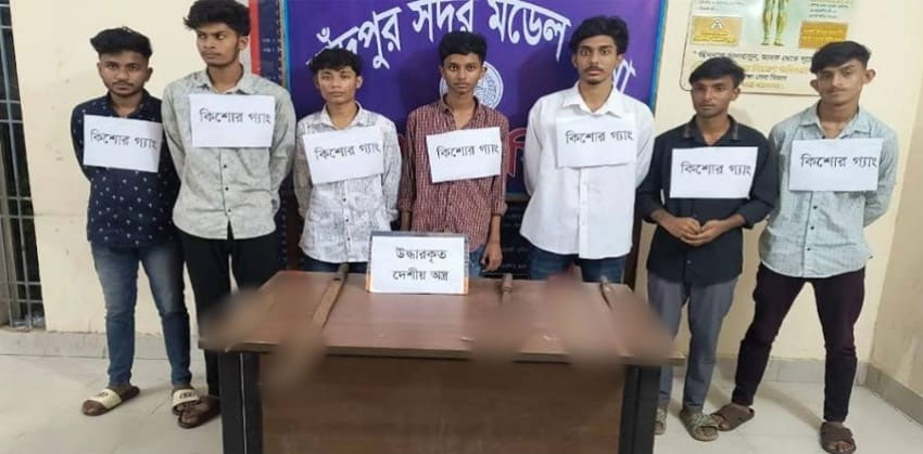 চাঁদপুরে দেশীয় অস্ত্রসহ দুই দিনে ১২ কিশোর আটক