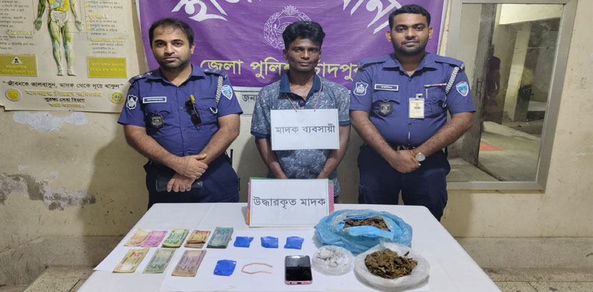 হাজীগঞ্জে যৌথ বাহিনীর অভিযানে ৪০০ পিস ইয়াবাসহ মাদক কারবারি আটক